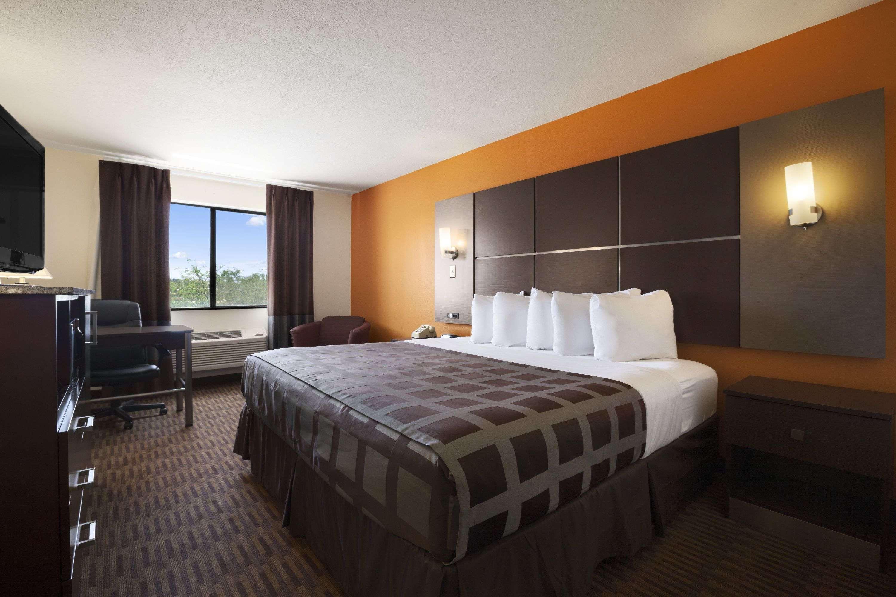 Hotel Days By Wyndham Lunas