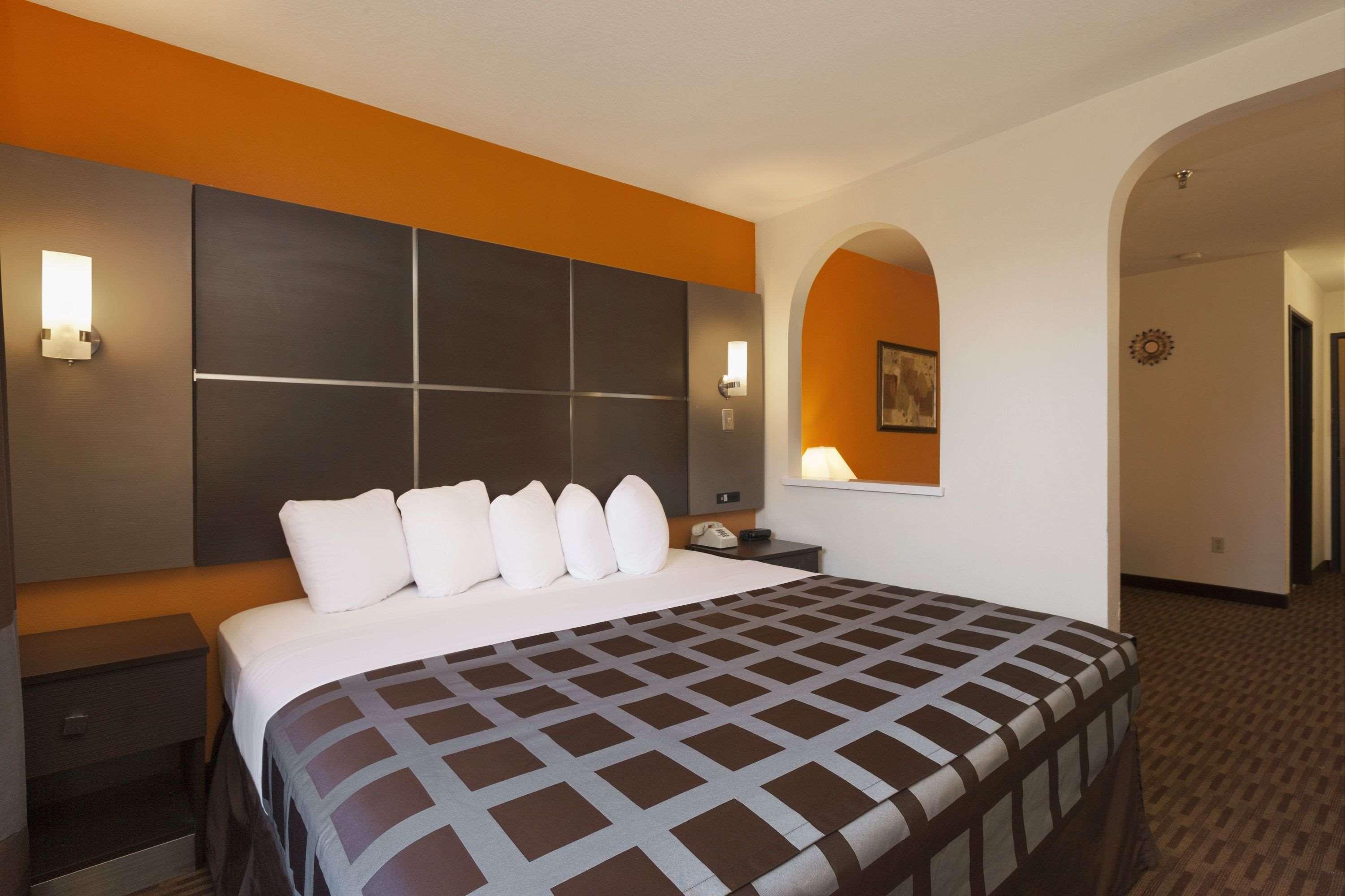 Days By Wyndham Lunas Hotel 2*