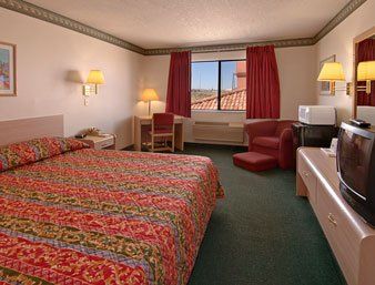 Days By Wyndham Lunas Hotel 2*